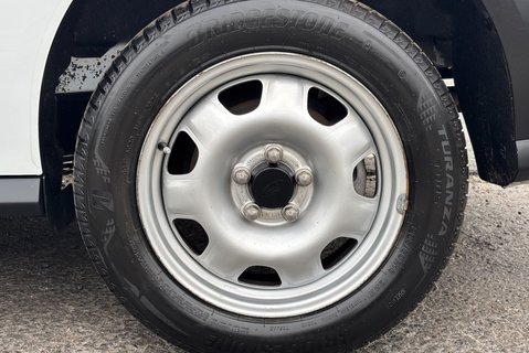 Ford Transit Connect 220 Leader DCIV Selectshift Auto - Sat Nav / 5 Seats / Rear Camera 32