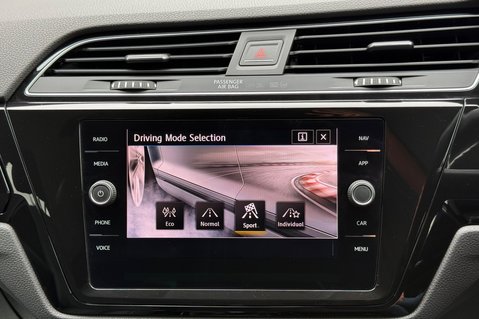 Volkswagen Touran SEL TSI DSG AUTOMATIC - 7 SEATS - ADAPTIVE CRUISE -DEMO +1 OWNER -FVWSH 40