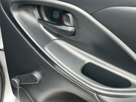 Toyota Yaris ICON FHEV 38