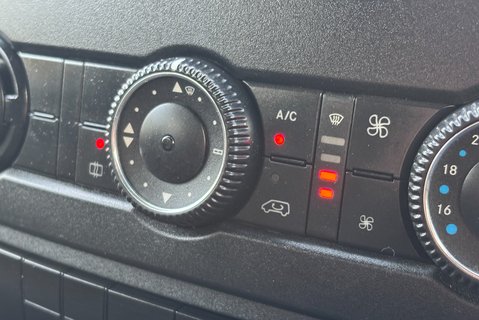 Mercedes-Benz Sprinter 519 4x4 14 Str Minibus - Air Con Con - Ex MOD 21