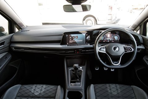 Volkswagen Golf R-LINE TSI 3