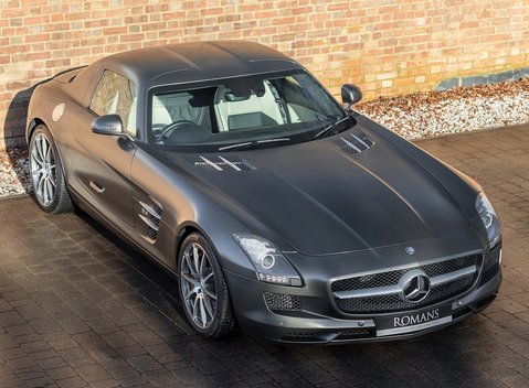 Mercedes-Benz SLS AMG 10