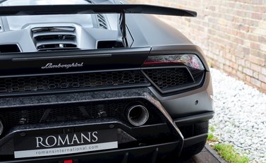 Lamborghini Huracan LP640-4 Performante 19