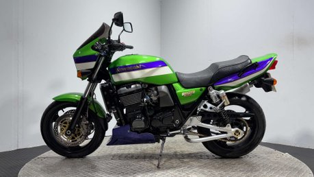 Kawasaki Zephyr ZRX 2001 33K NEW MOT CLASSIC MUSCLE BIKE VERY CLEAN 1100CC 4