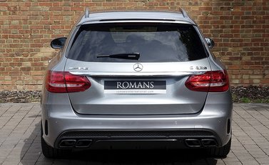 Mercedes-Benz C63 S Estate 22