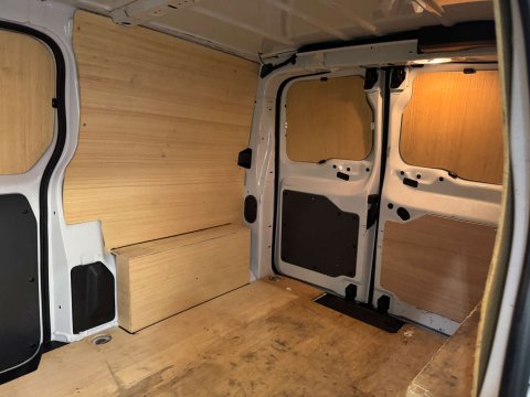 Vauxhall Vivaro 1.5 Vivaro F2700 Sportive S/S 31
