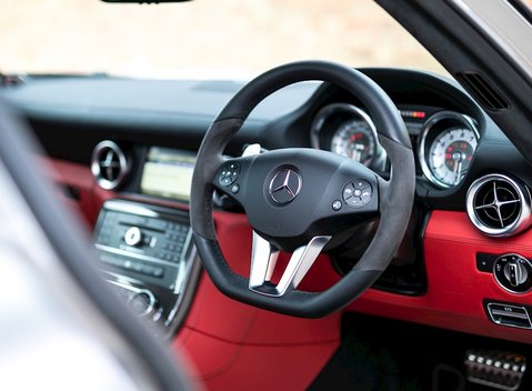 Mercedes-Benz SLS AMG 13