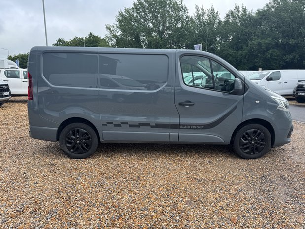 Renault Trafic SWB L1H1 Low Roof SL28 Air Con Alloys Sensors EURO 6 NO VAT 5