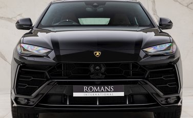 Lamborghini Urus 4