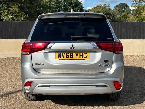Mitsubishi Outlander PHEV 4H 8