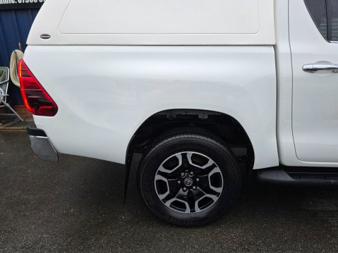 Toyota Hilux INVINCIBLE 4WD D-4D DCB 9