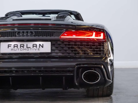 Audi R8 5.2 FSI V10 Spyder 2dr Petrol S Tronic quattro Euro 6 (s/s) (570 ps) 40