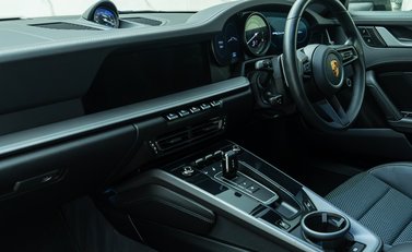 Porsche 911 Carrera (992) 14