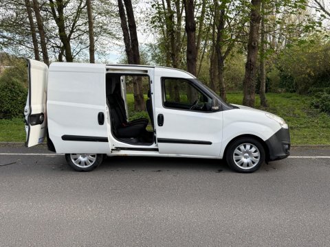 Vauxhall Combo 1.5 Turbo D 2300 Dynamic Crew Van L2 Euro 6 4dr 1