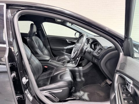 Volvo V40 2.0 D4 R-Design Pro Auto Euro 6 (s/s) 5dr 7
