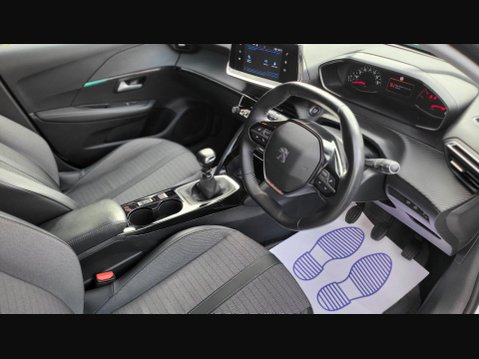 Peugeot 208 PURETECH ALLURE S/S 4