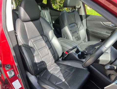 Nissan Qashqai 1.3 Qashqai N-Motion DiG-T 5dr 19