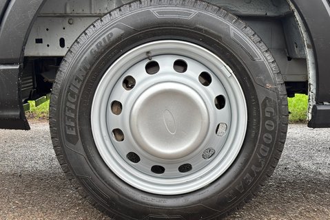 Ford Transit 350 Drw L4 130 ps Single Cab Dropside Truck with Tail Lift - Plant Spec 31