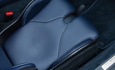 Aston Martin V12 Vantage ROADSTER 18