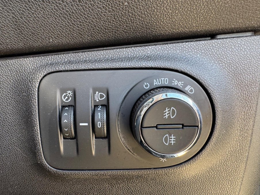 2016 Vauxhall Corsa — image 26