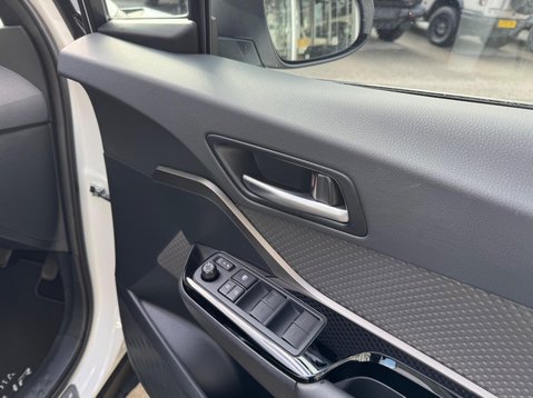 Toyota C-HR EXCEL 21