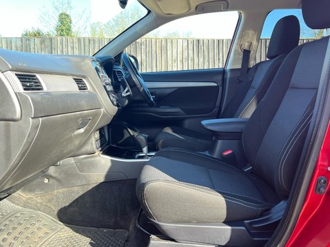 Mitsubishi Outlander DI-D 3 19