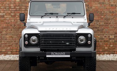 Land Rover Defender 90 Works V8 70th Edition 4