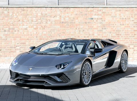 Lamborghini Aventador S LP740-4 Roadster 6