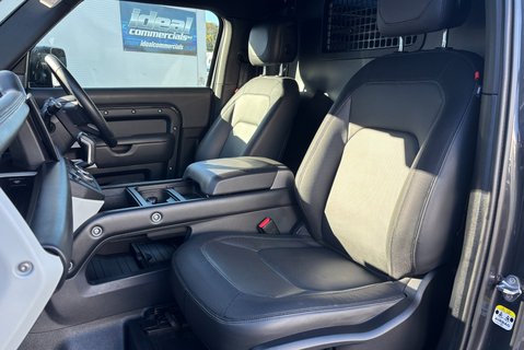 Land Rover Defender 90 D300 Hard Top X-Dynamic HSE 3