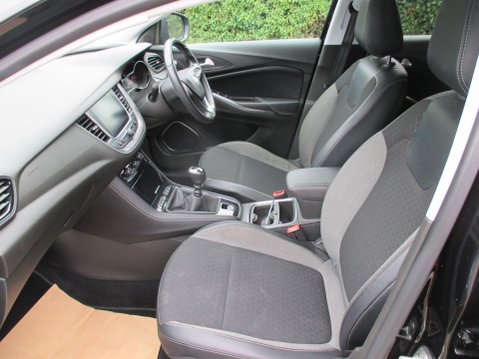 Vauxhall Grandland X 1.2 Turbo Tech Line Nav Euro 6 (s/s) 5dr 26
