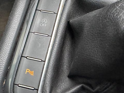 Volkswagen Tiguan 2.0 TDI SE Navigation Euro 6 (s/s) 5dr 28