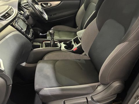Nissan Qashqai 1.6 DIG-T N-Connecta Euro 6 (s/s) 5dr 43