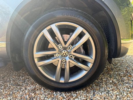 Volkswagen Touareg 3.0 TDI V6 BlueMotion Tech SE Tiptronic 4WD Euro 6 (s/s) 5dr 13