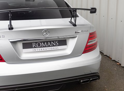 Mercedes-Benz C63 AMG Black Series 25