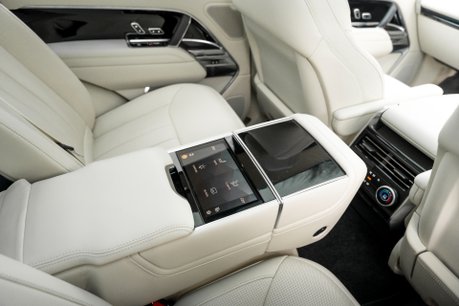 Land Rover Range Rover AUTOBIOGRAPHY P440E. NOW SOLD. SIMILAR REQUIRED. PLEASE CALL 01903 254800. 17