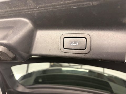 Jaguar F-Pace 2.0 D180 Prestige SUV 5dr Diesel Auto AWD Euro 6 (s/s) (180 ps) 33