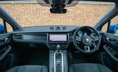 Porsche Macan GTS 18
