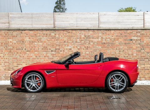 Alfa Romeo 8C Spider 2