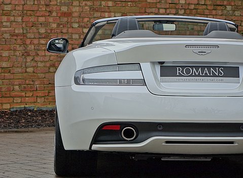 Aston Martin DB9 Volante 26