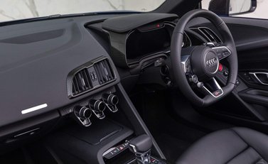 Audi R8 V10 Performance Carbon Black Spyder 9