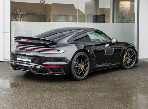 Porsche 911 Turbo S (992) 4