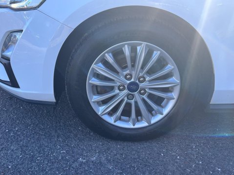 Ford Focus 1.0T EcoBoost Titanium Euro 6 (s/s) 5dr 12