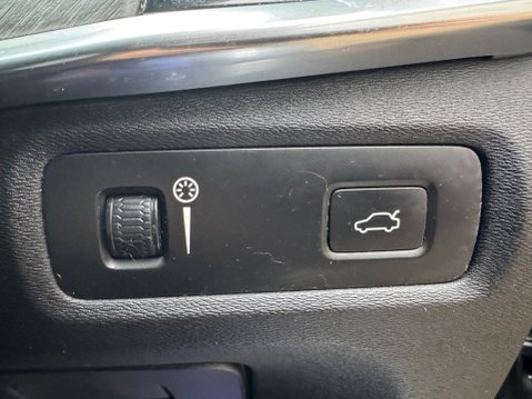 Volvo V90 2.0 D4 Auto AWD Euro 6 (s/s) 5dr 37