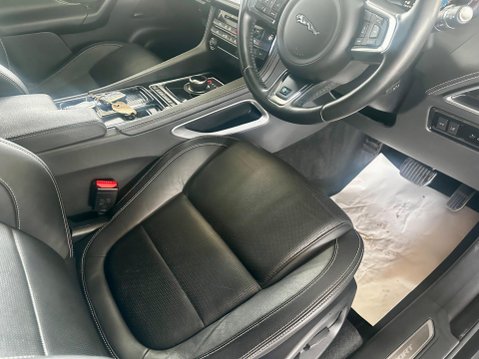Jaguar F-Pace 2.0 D180 R-Sport Auto AWD Euro 6 (s/s) 5dr 40