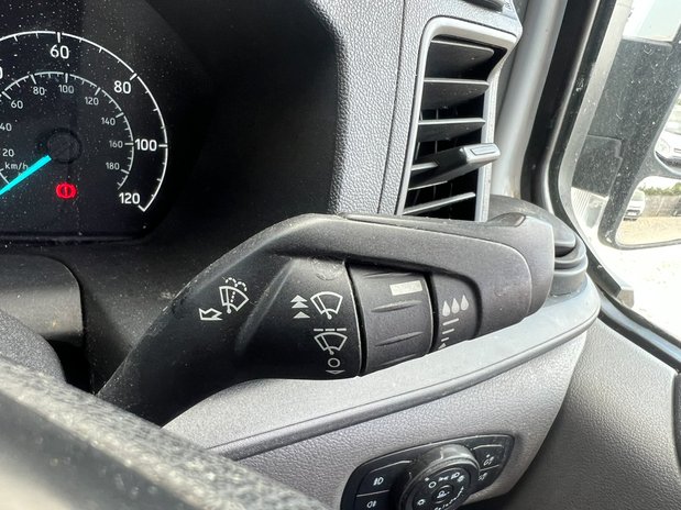 Ford Transit Custom AUTO SWB L1H1 Low Roof Trend Air Con Sensors Tow Bar EURO 6 NO VAT 45