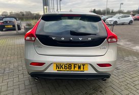 Volvo V40 2.0 T3 INSCRIPTION 9