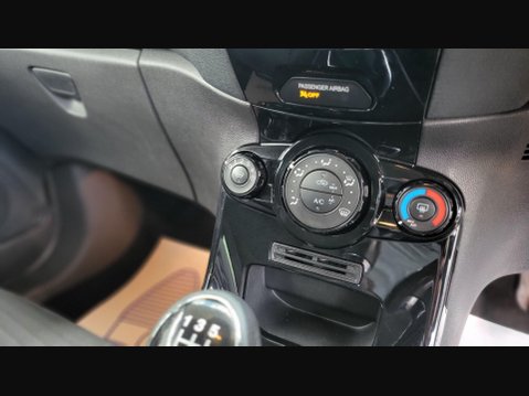 Ford Fiesta ZETEC 26