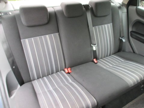 Ford Focus 1.6 Style 5dr 27