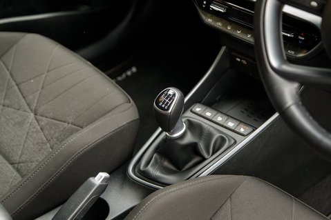 Hyundai BAYON T-GDI PREMIUM MHEV 37