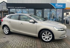 Volvo V40 2.0 T3 INSCRIPTION 1